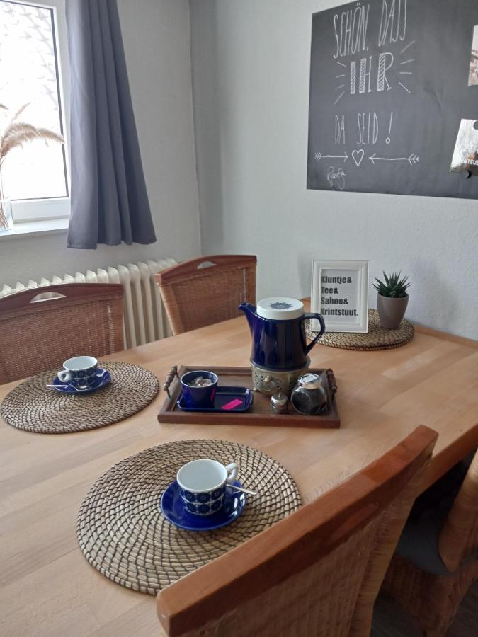 Gemutliche Ferienwohnung Mit Zugang Zum Privaten See Detern Exterior foto